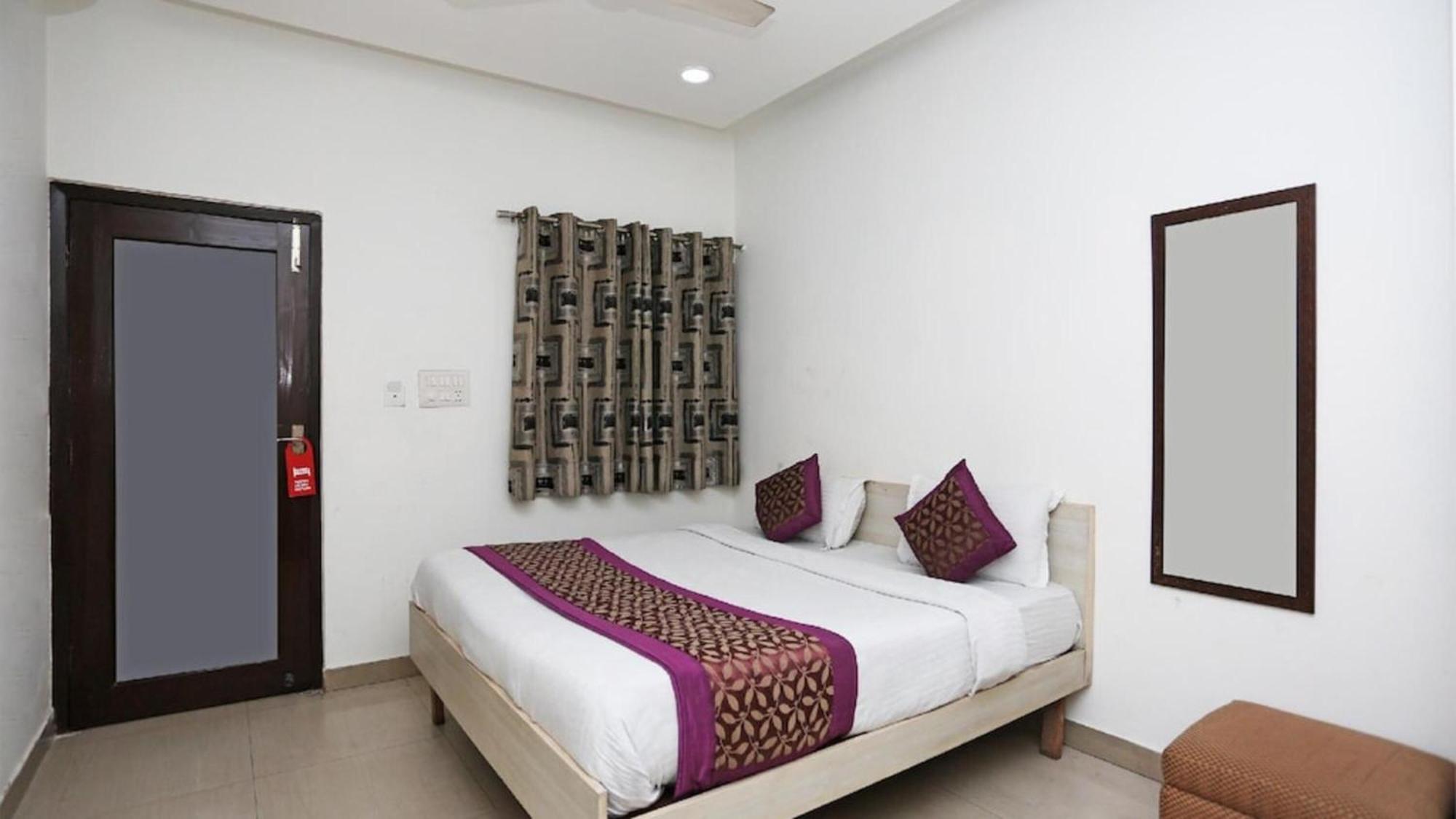 Deluxe Rooms In Jangpura Нью-Дели Экстерьер фото