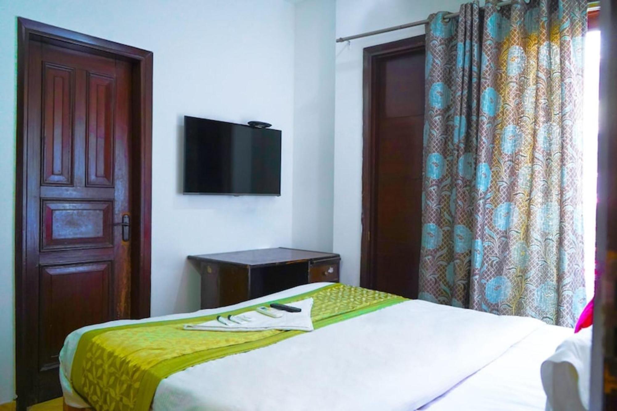 Deluxe Rooms In Jangpura Нью-Дели Экстерьер фото