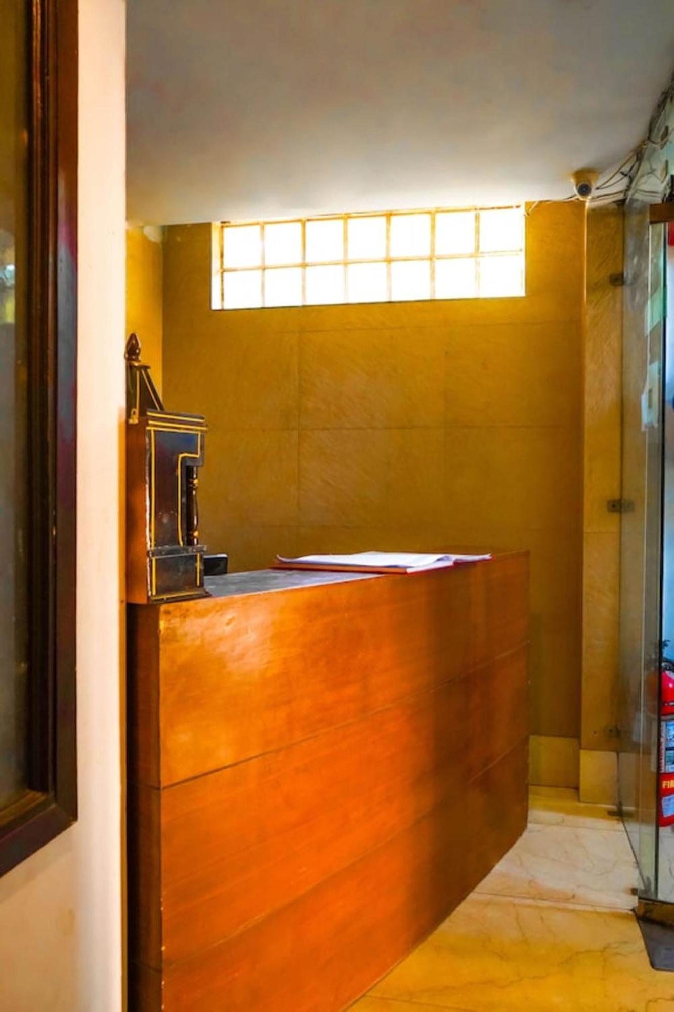 Deluxe Rooms In Jangpura Нью-Дели Экстерьер фото