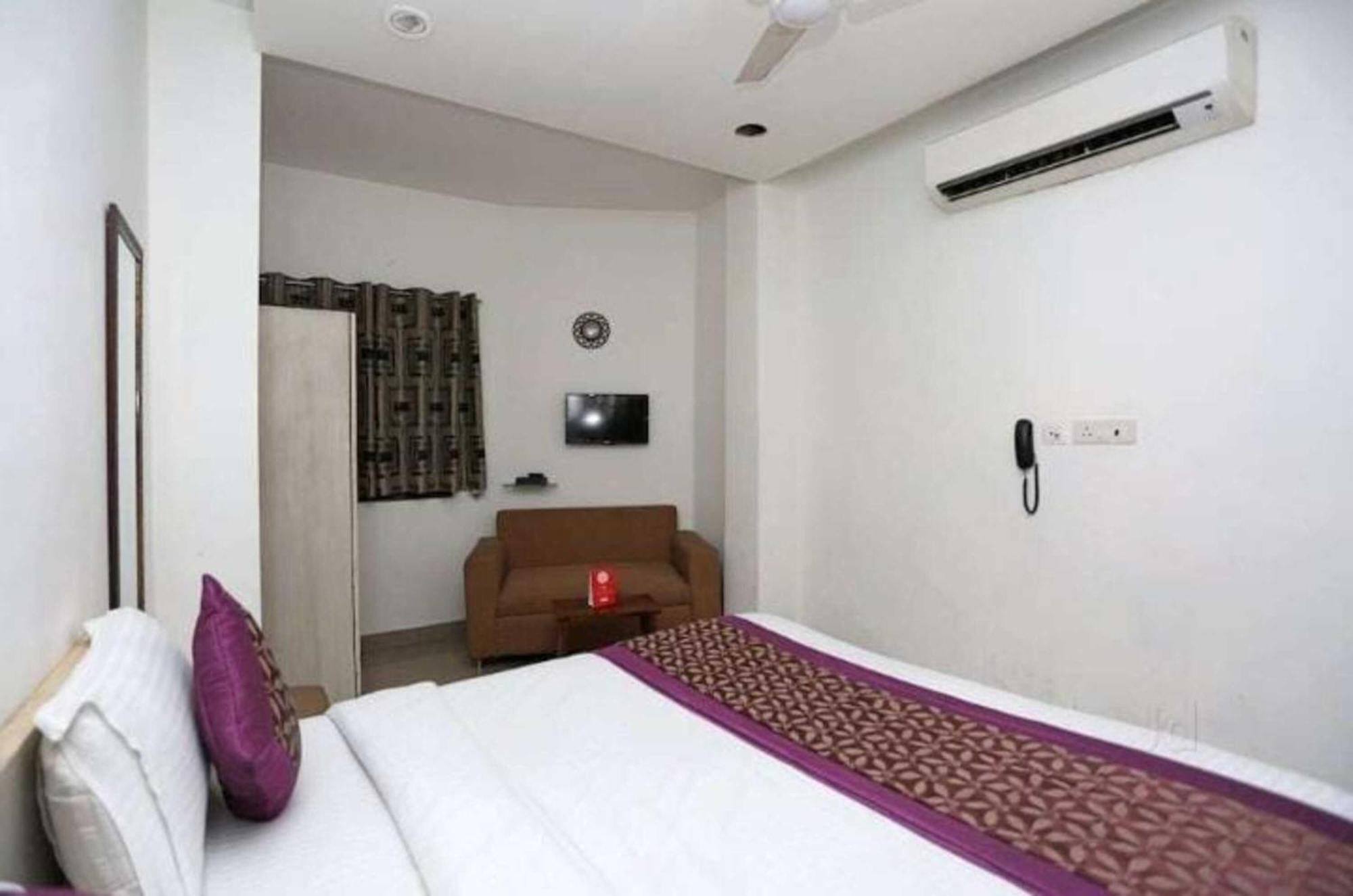 Deluxe Rooms In Jangpura Нью-Дели Экстерьер фото
