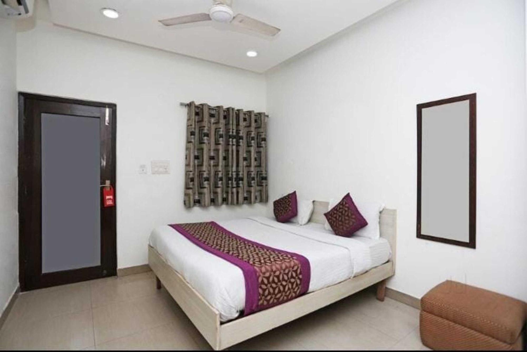 Deluxe Rooms In Jangpura Нью-Дели Экстерьер фото
