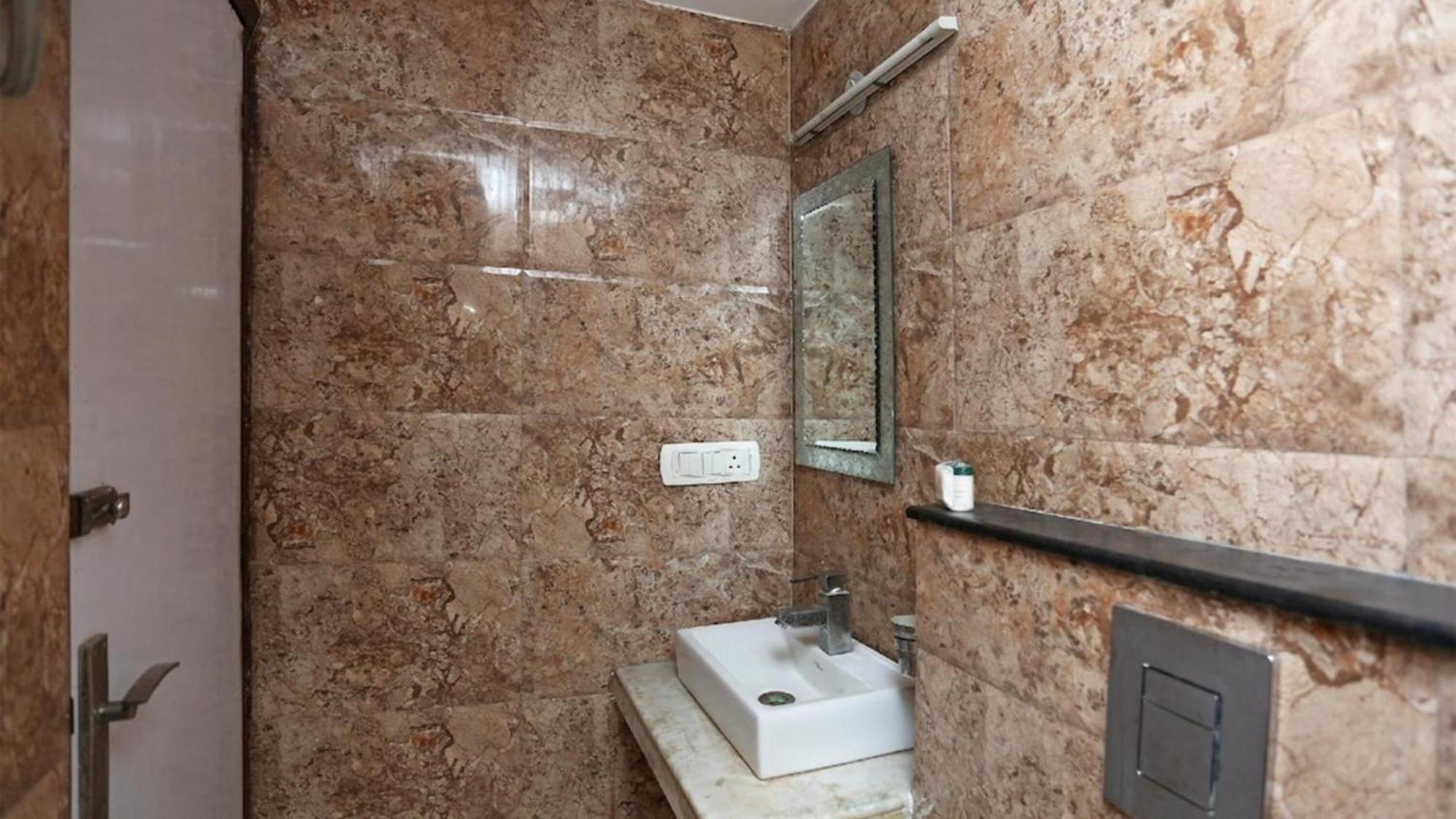 Deluxe Rooms In Jangpura Нью-Дели Экстерьер фото