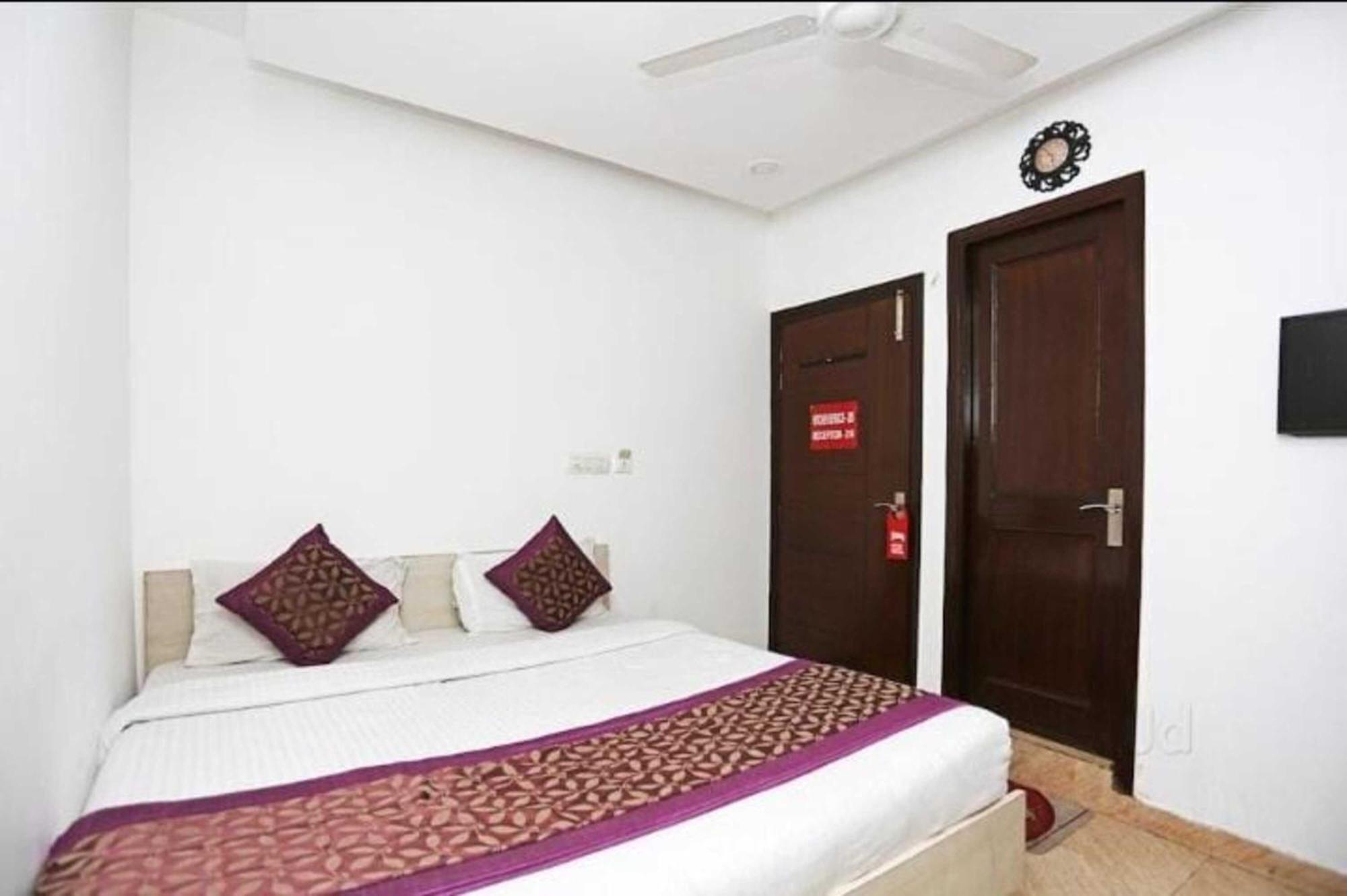 Deluxe Rooms In Jangpura Нью-Дели Экстерьер фото
