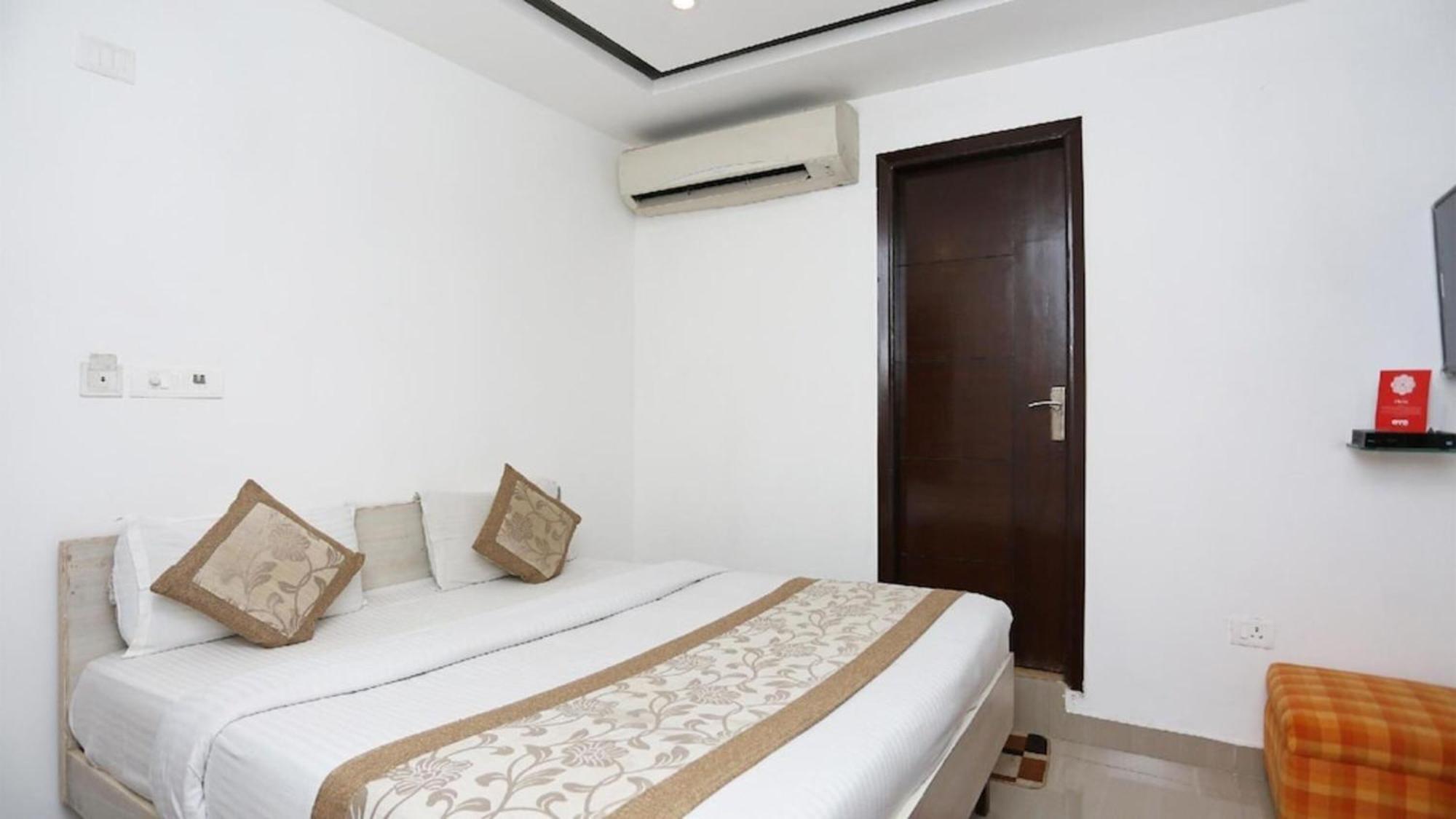 Deluxe Rooms In Jangpura Нью-Дели Экстерьер фото