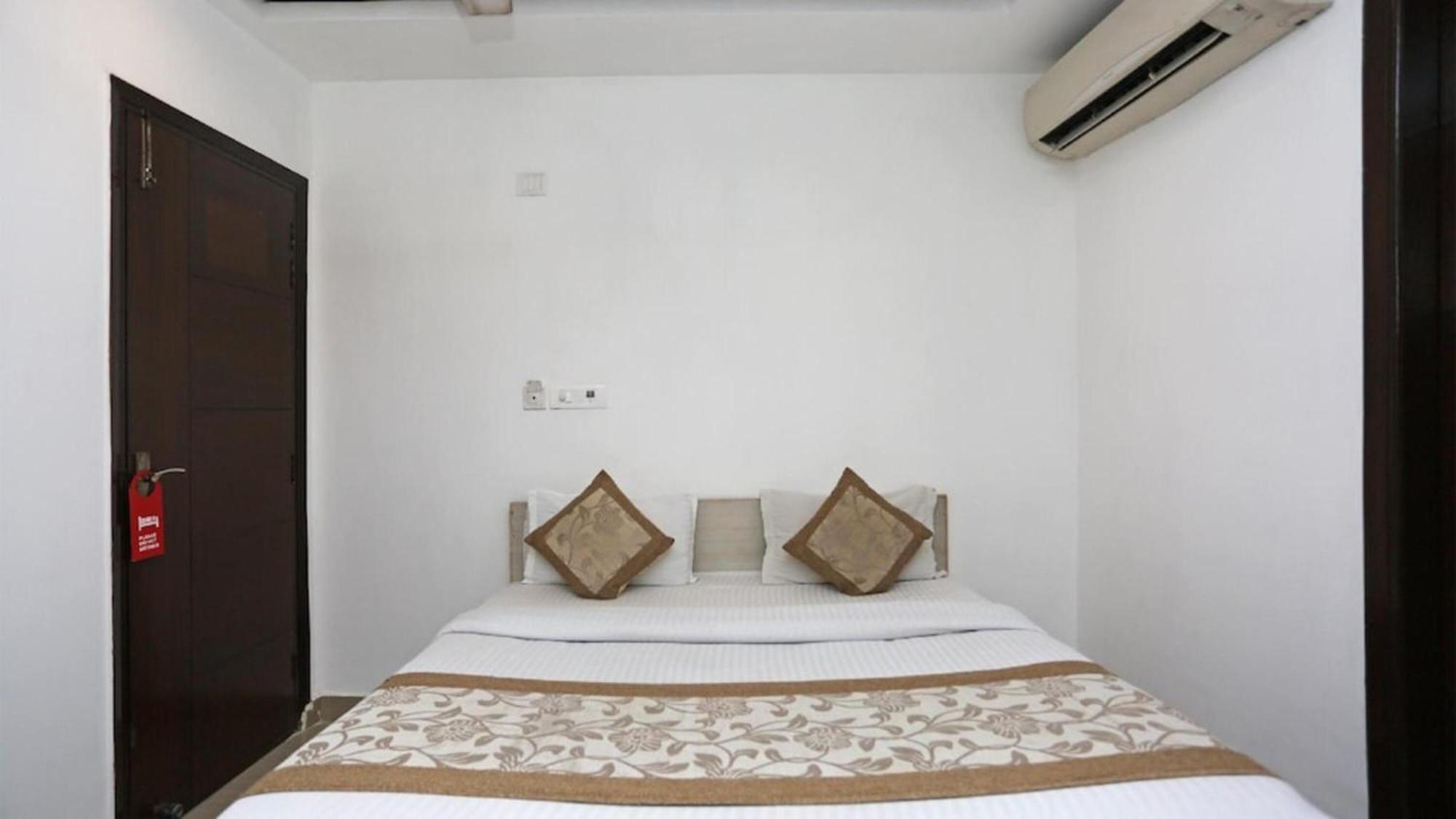 Deluxe Rooms In Jangpura Нью-Дели Экстерьер фото