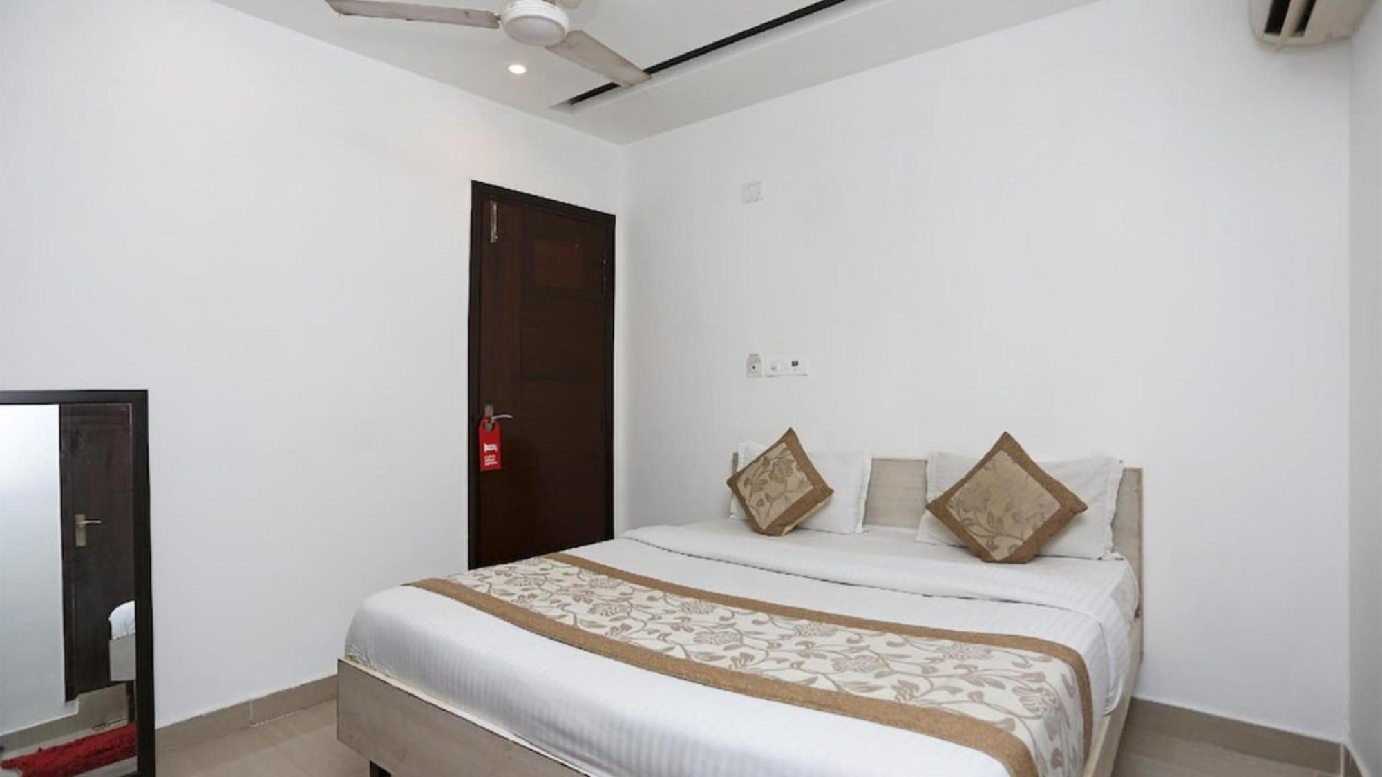 Deluxe Rooms In Jangpura Нью-Дели Экстерьер фото