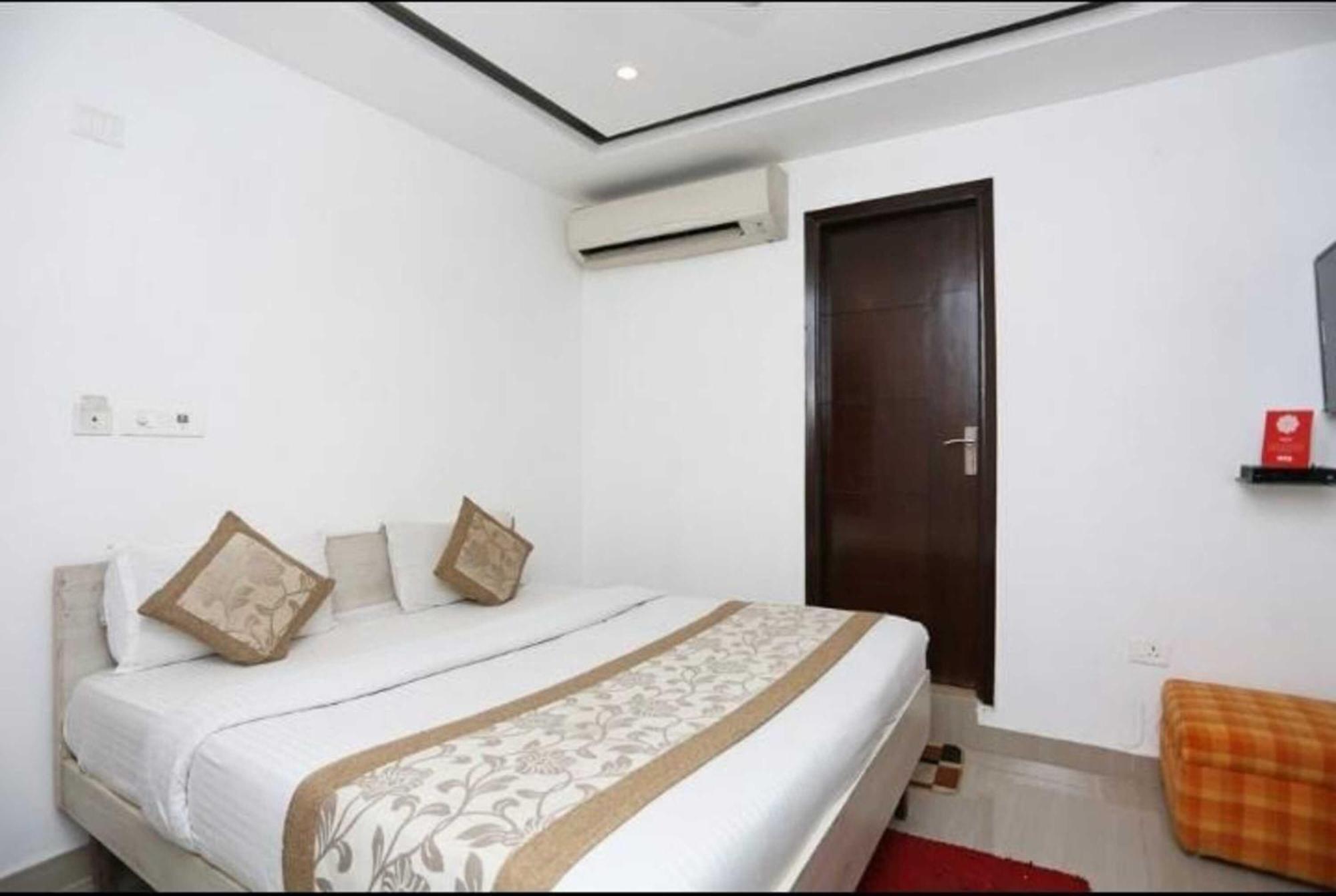 Deluxe Rooms In Jangpura Нью-Дели Экстерьер фото